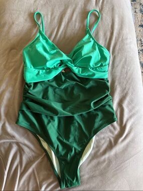 Cupshe Two-Tone Green Twist Front One-Piece Swimsuit